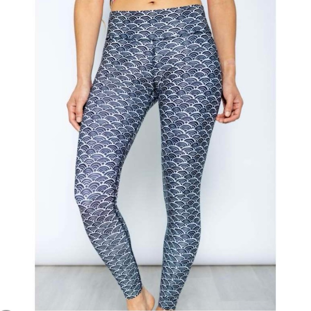 Women's Wave Patterned Water Leggings